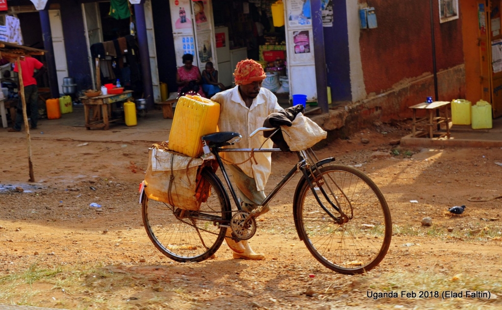 מים זורמים אוגנדה אפריקה