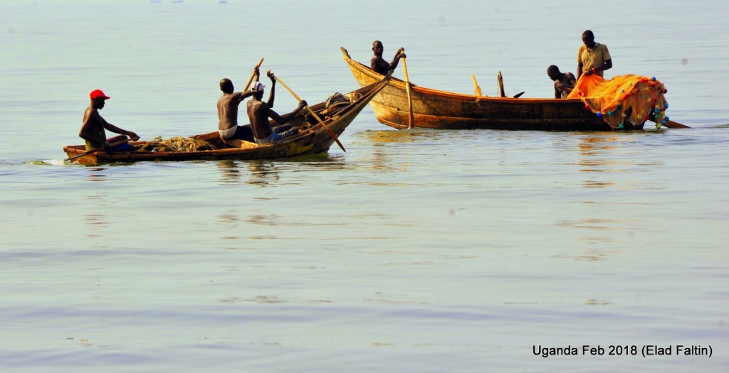 דייגים ילדים אוגנדה אפריקה